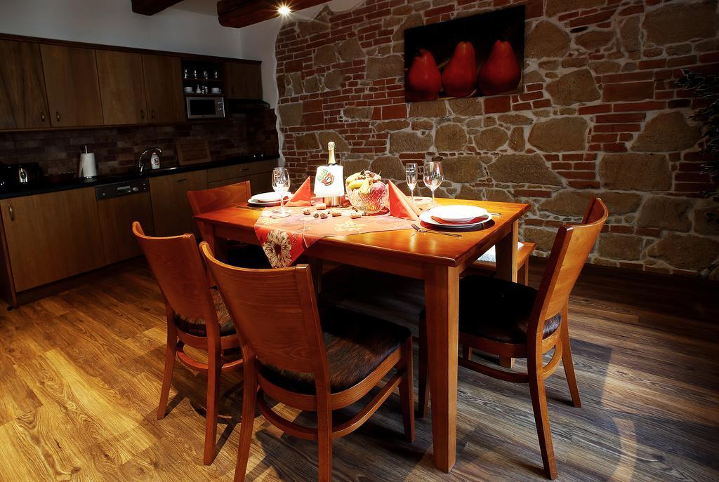 Apartments & Suites Zluta Hruska 플젠 외부 사진
