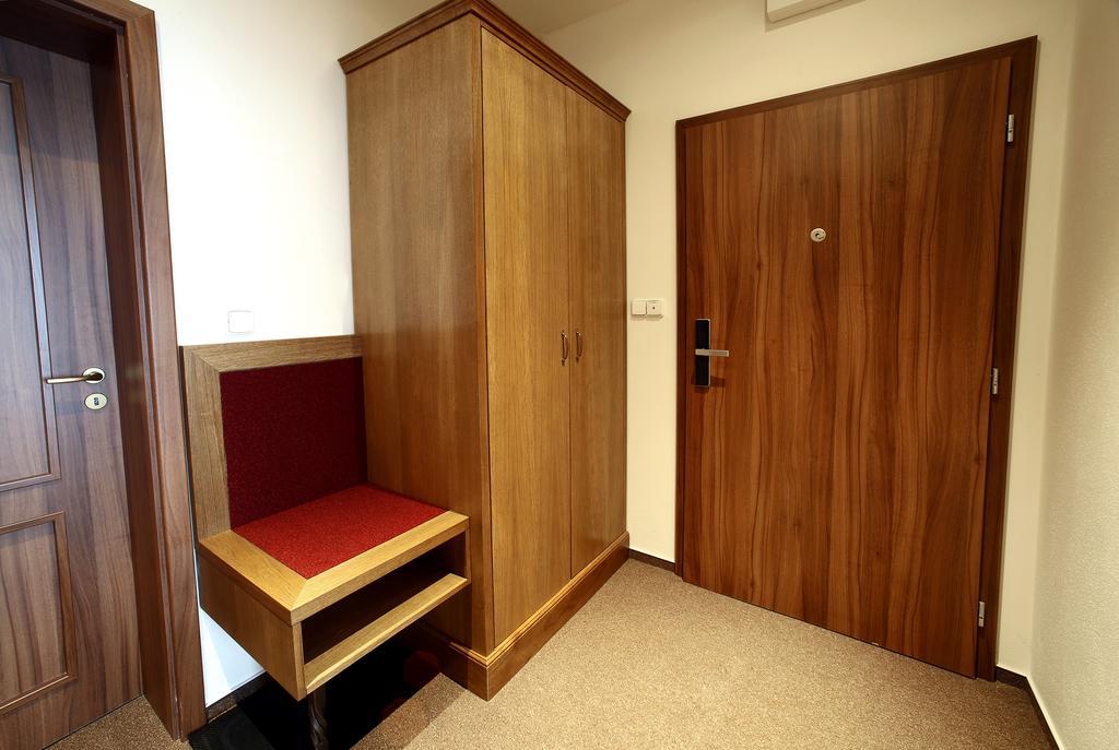 Apartments & Suites Zluta Hruska 플젠 외부 사진
