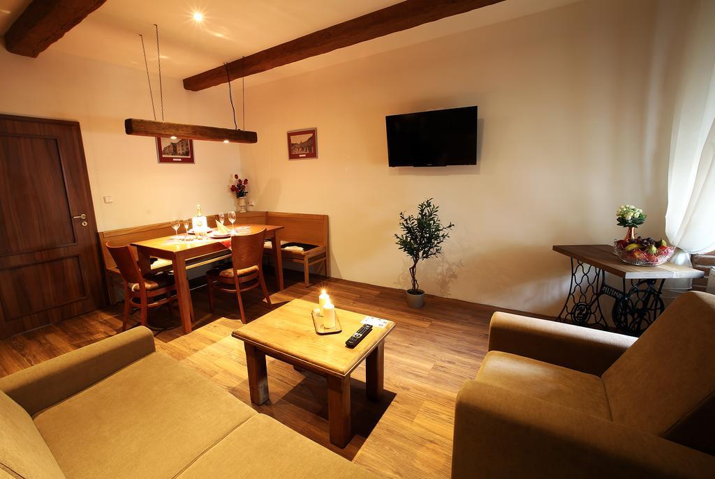 Apartments & Suites Zluta Hruska 플젠 외부 사진