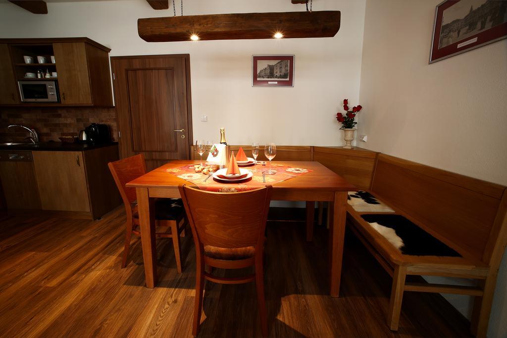 Apartments & Suites Zluta Hruska 플젠 외부 사진