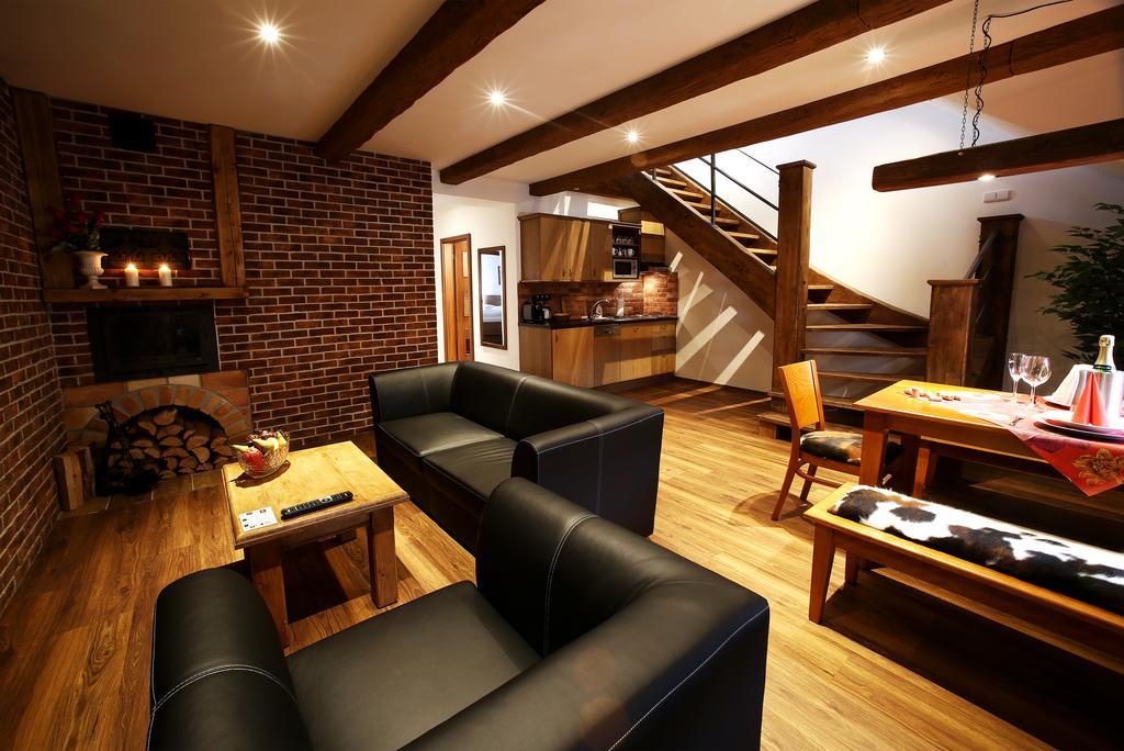 Apartments & Suites Zluta Hruska 플젠 외부 사진