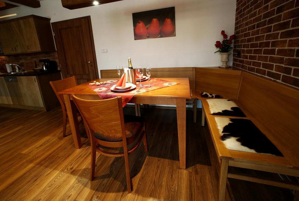 Apartments & Suites Zluta Hruska 플젠 외부 사진