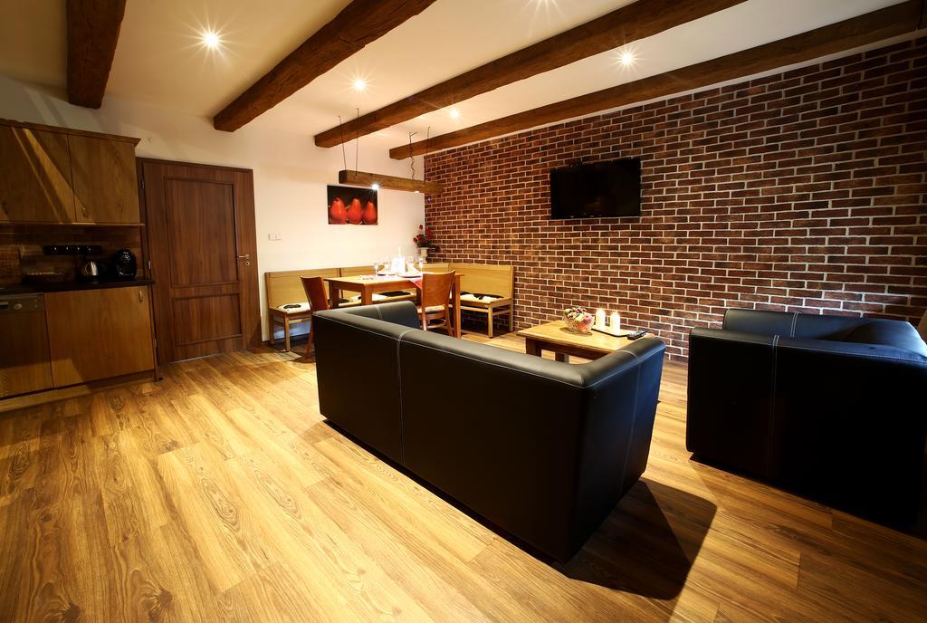 Apartments & Suites Zluta Hruska 플젠 외부 사진