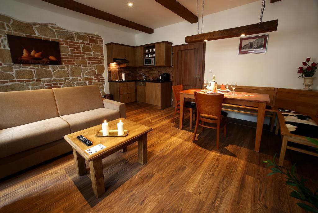 Apartments & Suites Zluta Hruska 플젠 외부 사진