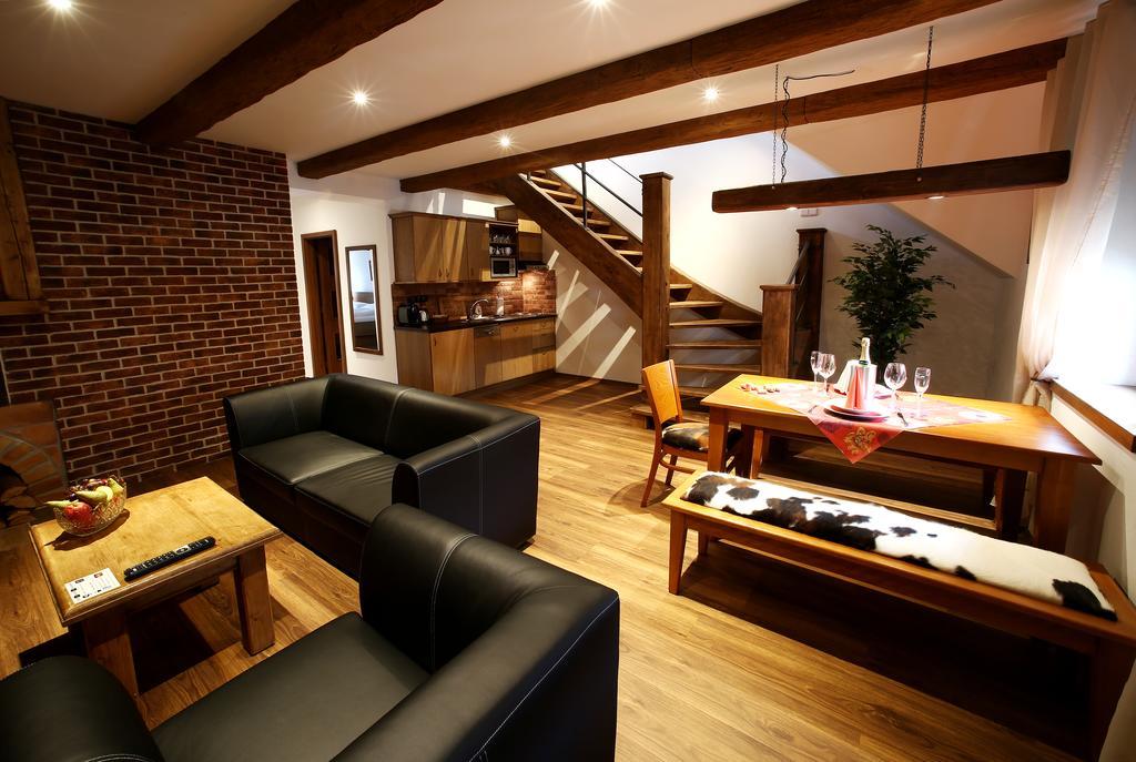 Apartments & Suites Zluta Hruska 플젠 외부 사진