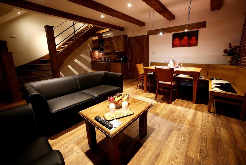 Apartments & Suites Zluta Hruska 플젠 외부 사진